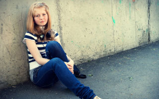 Признаки депрессии у подростков: на что обратить внимание родителям