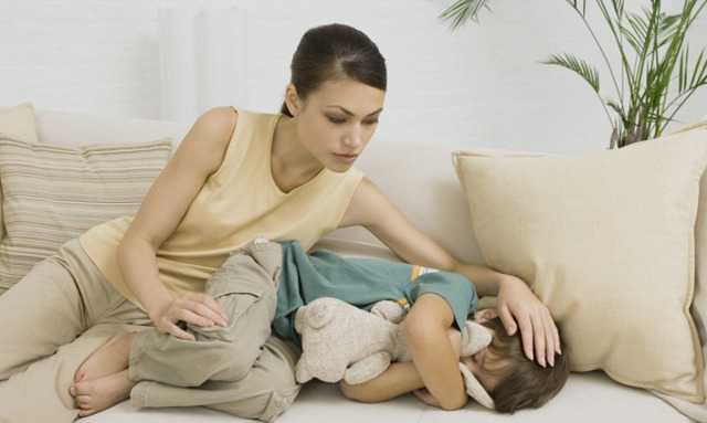 У ребёнка болит живот: распространённые причины дискомфорта