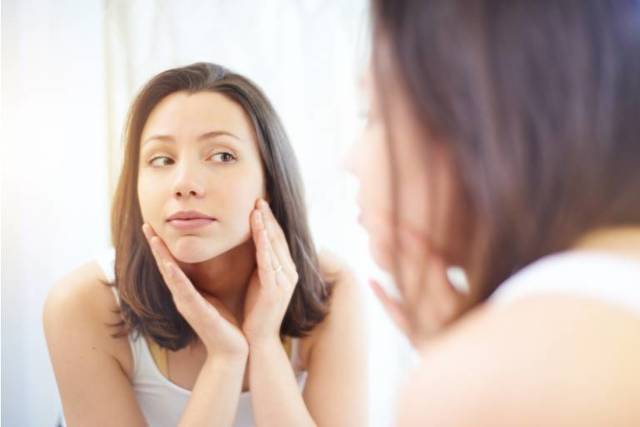 Расширенные поры на лице: причины проблемы, уход за кожей