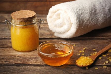 Скраб из мёда: как приготовить средство для разных типов кожи