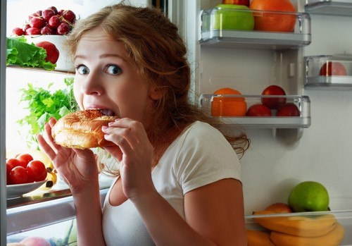 Тяжесть в желудке после еды: причины, симптомы, профилактика и лечение