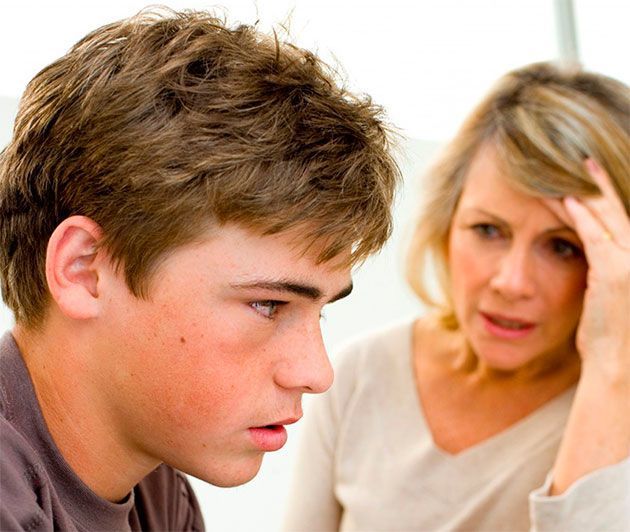 Почему подросток сильно потеет, и как ему помочь