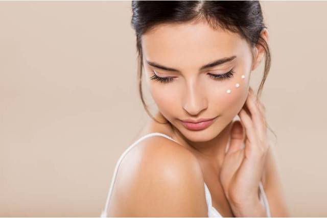 Уход за сухой кожей лица: правила увлажнения, тонизирования и питания