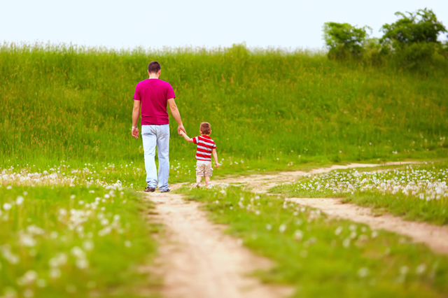Роль отца в воспитании ребёнка: значение папы для сына, дочери