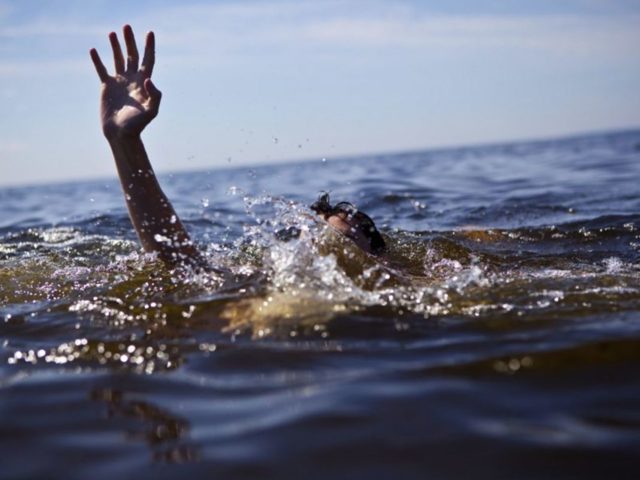 Первая помощь утопающему: как спасать человека, пострадавшего на воде