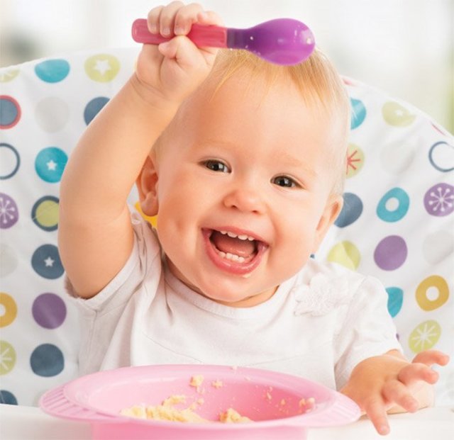 Питание ребёнка в 7 месяцев: особенности режима, разрешённый прикорм