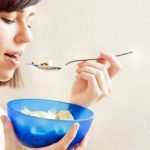 Почему тошнит по утрам на голодный желудок: распространённые причины