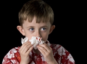 Почему идёт кровь из носа у подростка: причины явления, способы лечения