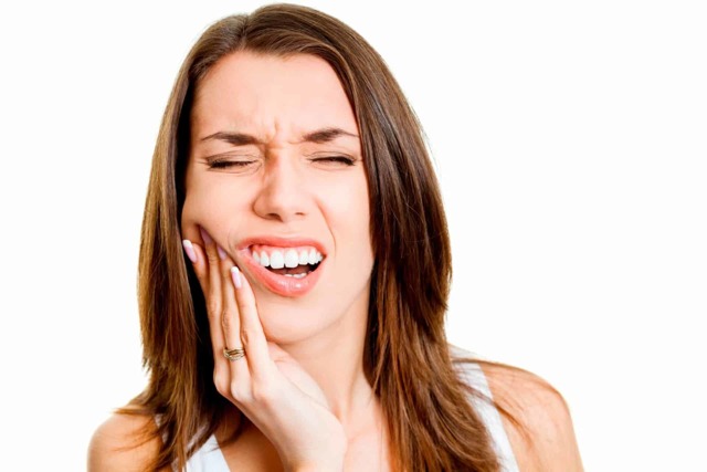 Почему болят зубы при простуде: главные причины ноющей боли и боли в дёснах