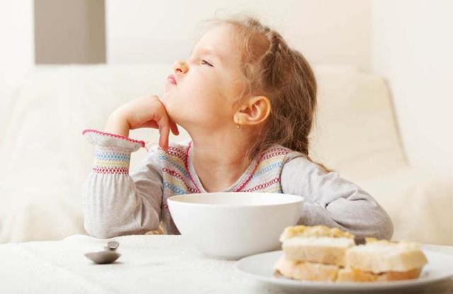 Что делать, если ребёнок мало ест: советы психолога