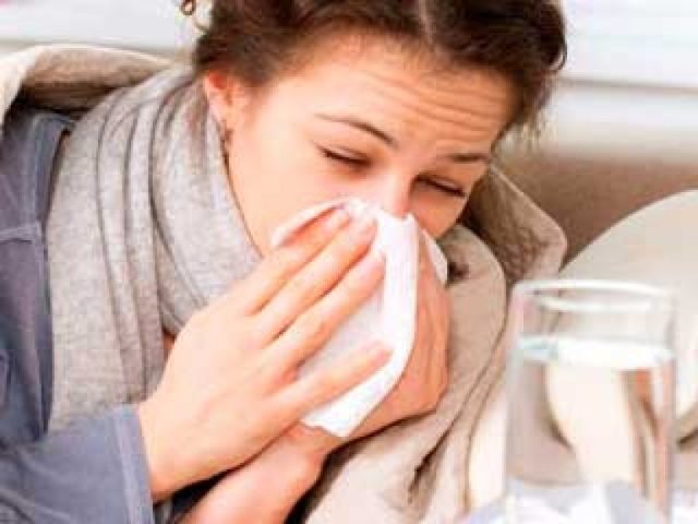 Насморк и чихание без температуры у взрослого – как лечить?