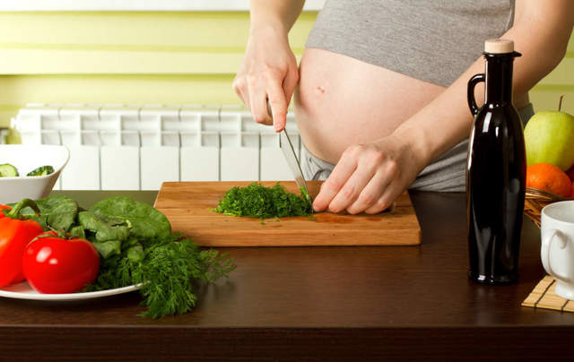 Петрушка при беременности: польза и вред популярной зелени