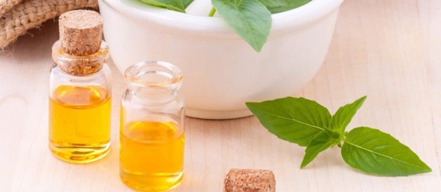 Персиковое масло для лица: в чем польза и как применять в домашних условиях