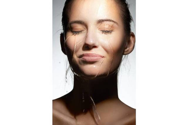 Сухая кожа лица: как эффективно увлажнить и напитать эпидермис