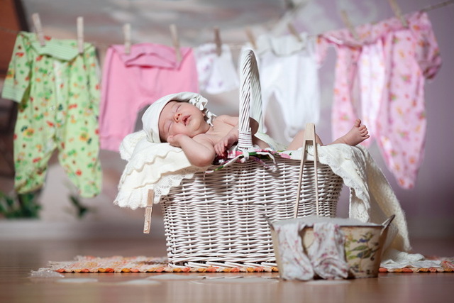 Чем стирать детские вещи для новорождённого: обзор лучших средств