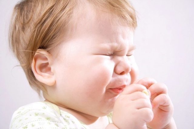 У ребёнка не дышит нос, соплей нет: основные причины заложенности носа