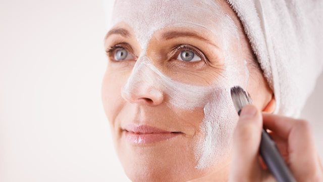 Уход за кожей лица после 50 лет в домашних условиях: основные правила