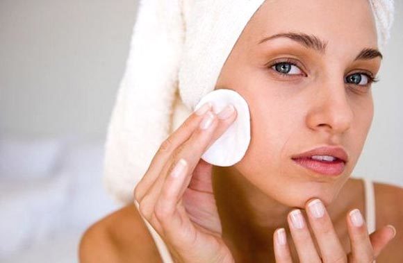 Шелушится кожа на лице – что можно сделать, чтобы вернуть гладкость?