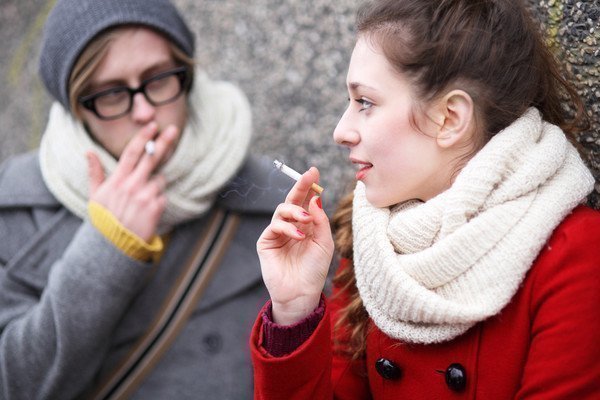 Подросток начал курить: кто виноват и что делать?